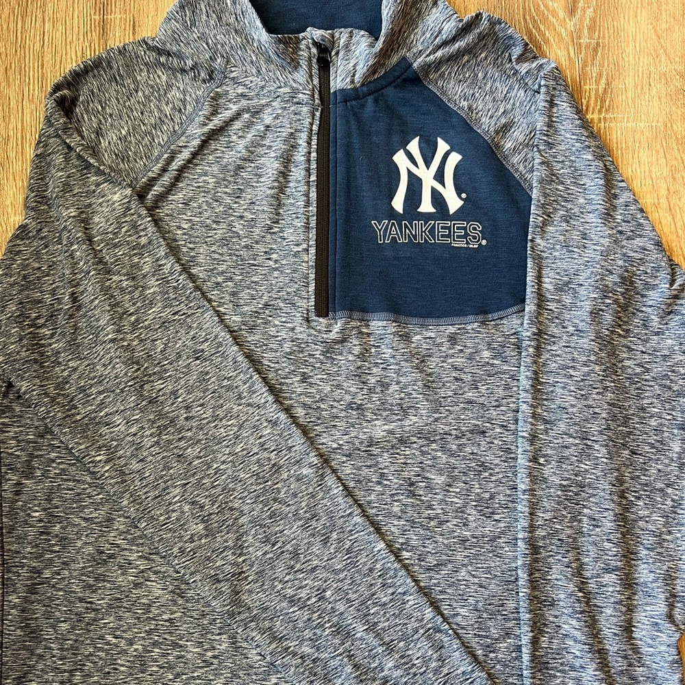 New York Yankee Fanatics 1/4 zip pullover shirt.  Size S.